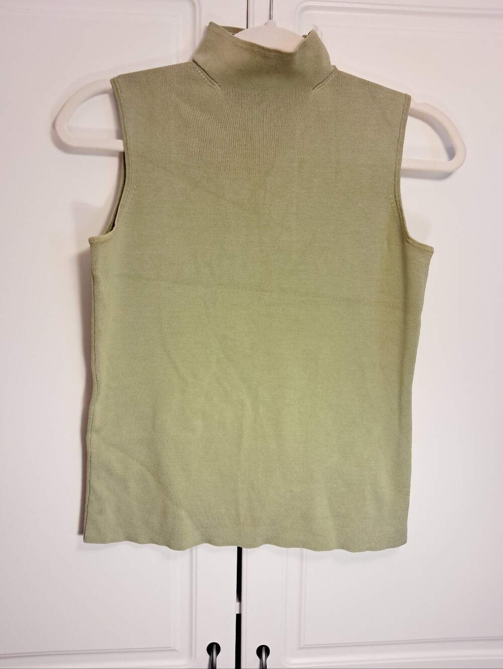 Pursuits, Ltd. Vintagr Sleeveless Mock Neck Top - Light Lime Green Small